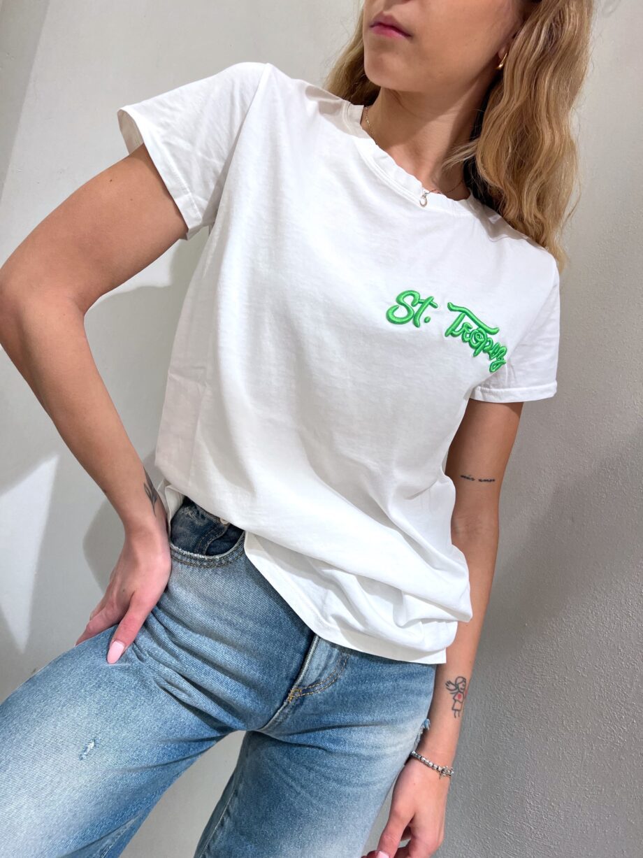 Shop Online T-shirt bianca scritta ricamo verde fluo Vicolo