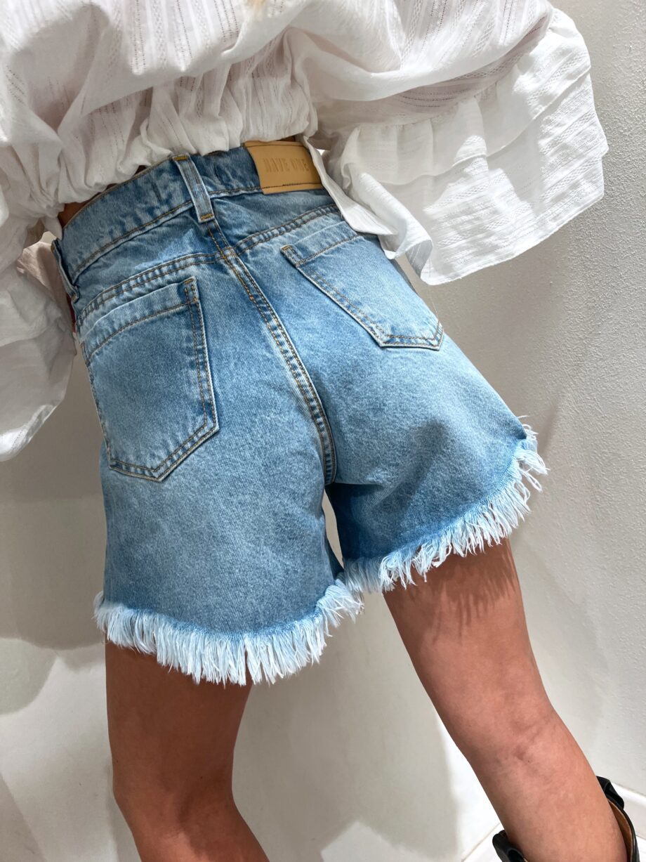 Shop Online Short in jeans chiaro sfrangiato Have One