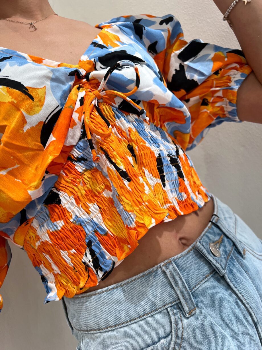 Shop Online Top crop a fiori arancio increspato Vero Moda