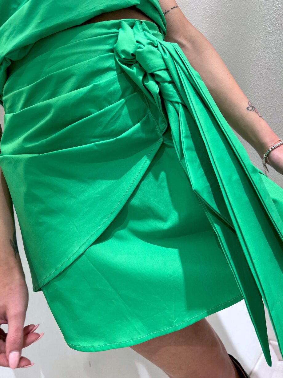 Shop Online Minigonna in cotone verde con nodo Have One