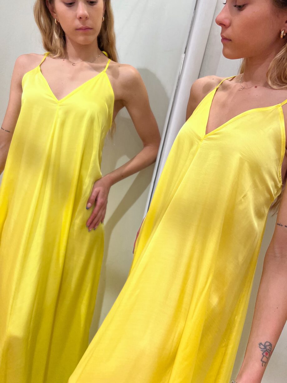 Shop Online Vestito lungo giallo in raso incrocio schiena Vicolo