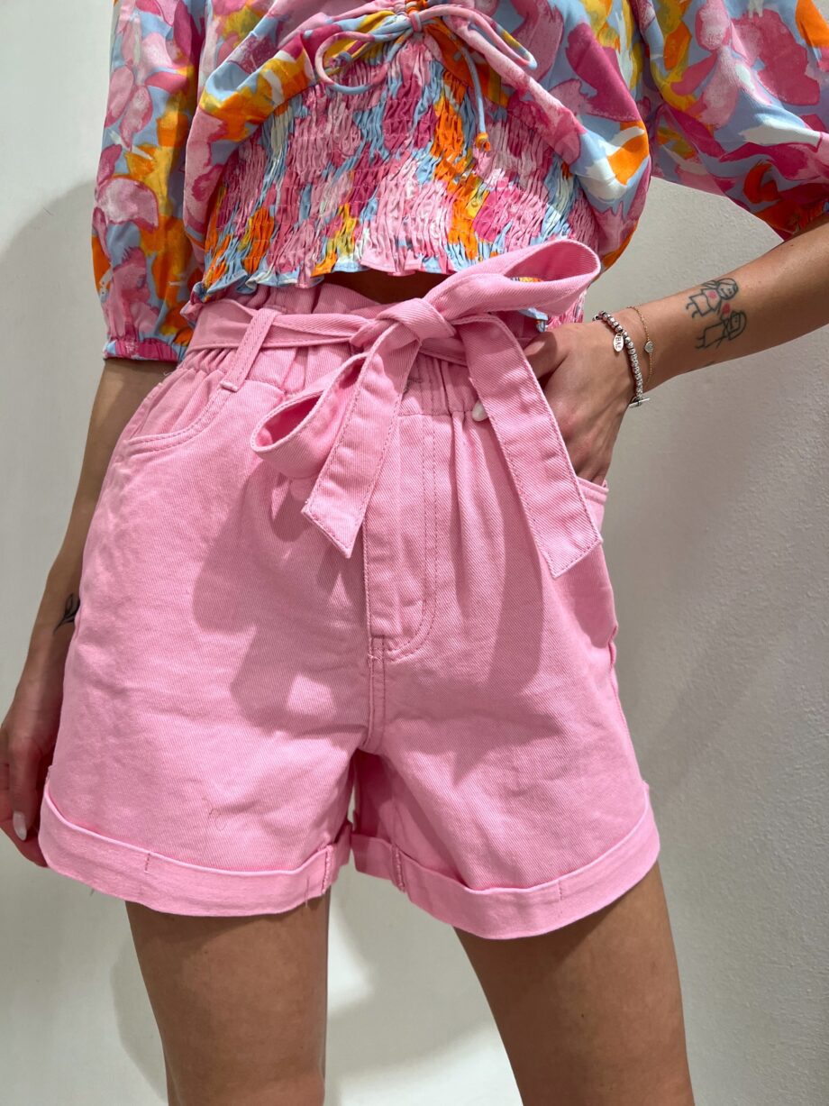 Shop Online Short in jeans rosa con cintura Vero Moda