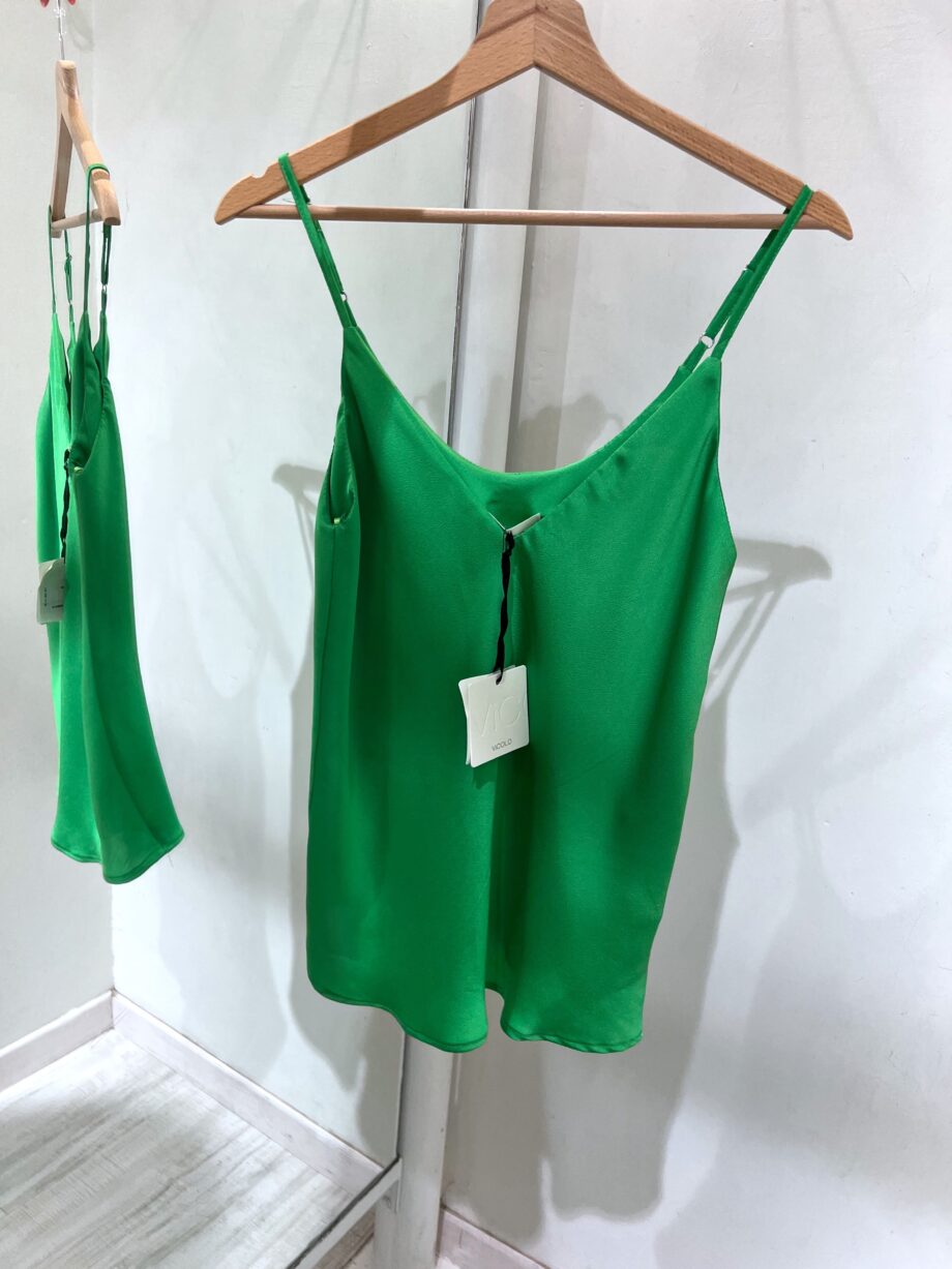 Shop Online Top in raso basic verde spalline sottili Vicolo