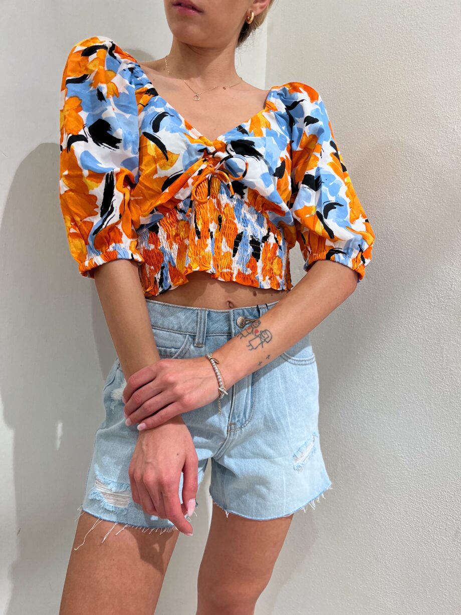 Shop Online Top crop a fiori arancio increspato Vero Moda