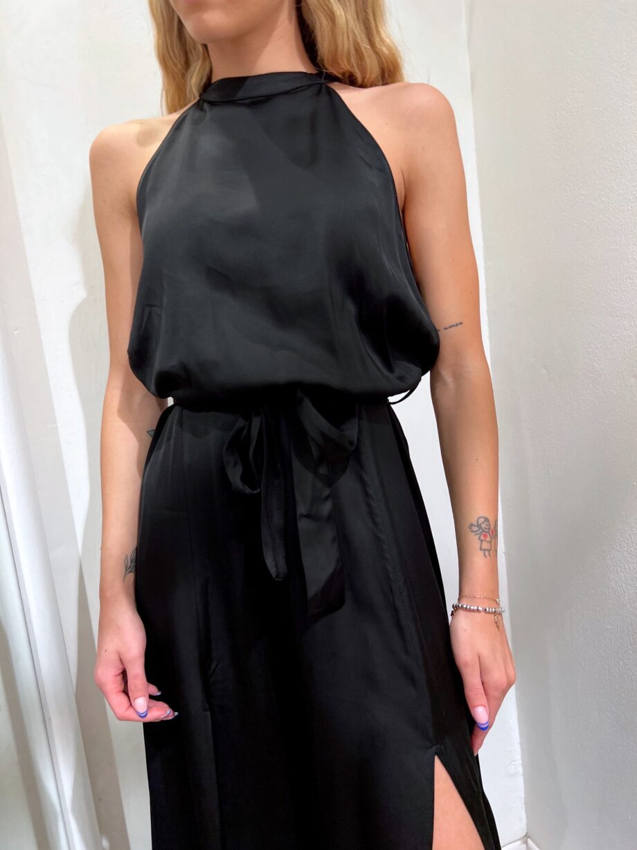 Shop Online Vestito lungo in raso nero con spacchi Vicolo