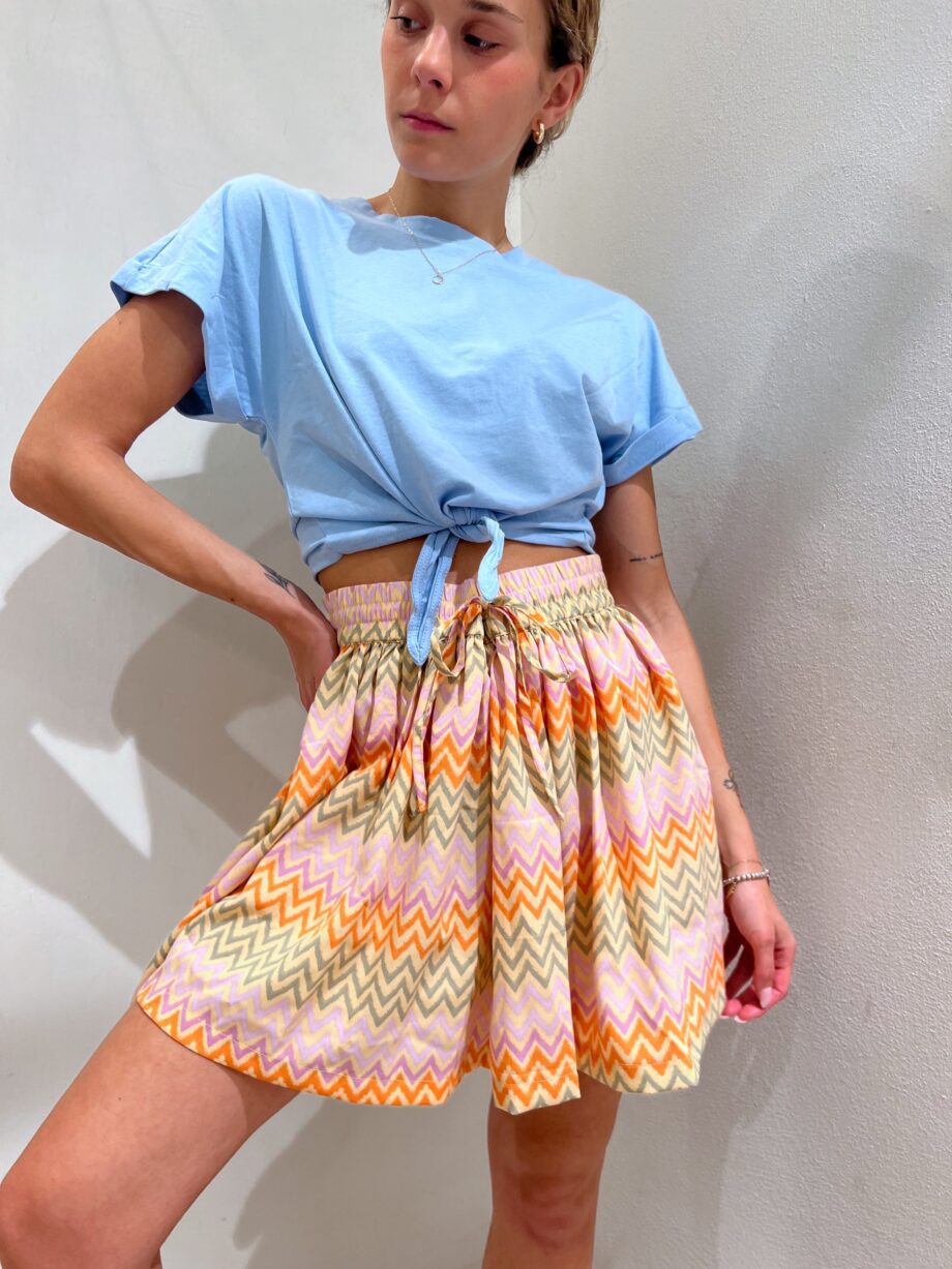 Shop Online Short volant fantasia arancio e lilla Vero Moda