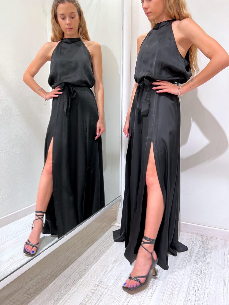 Shop Online Vestito lungo in raso nero con spacchi Vicolo