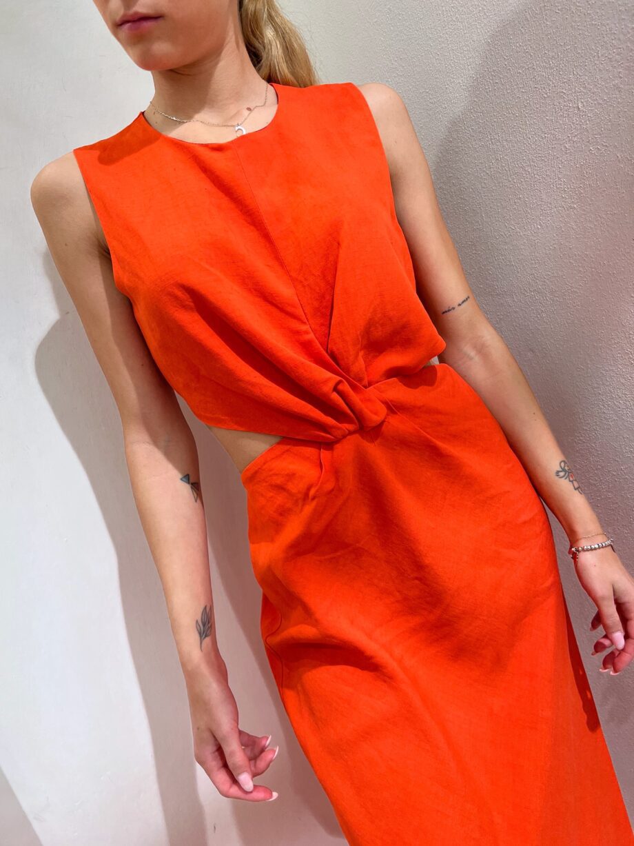 Shop Online Vestito lungo cut out arancio in lino Vicolo