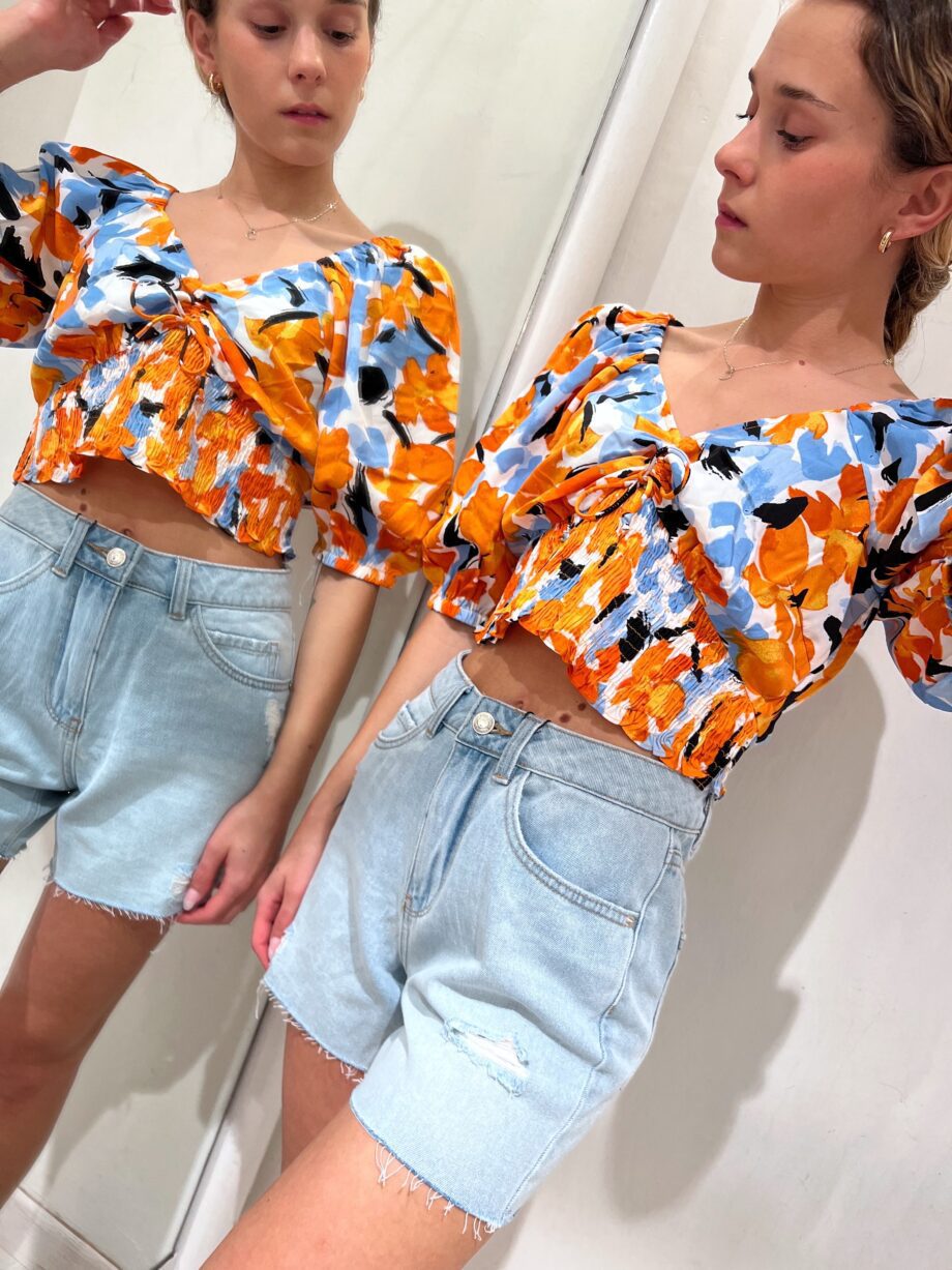 Shop Online Top crop a fiori arancio increspato Vero Moda