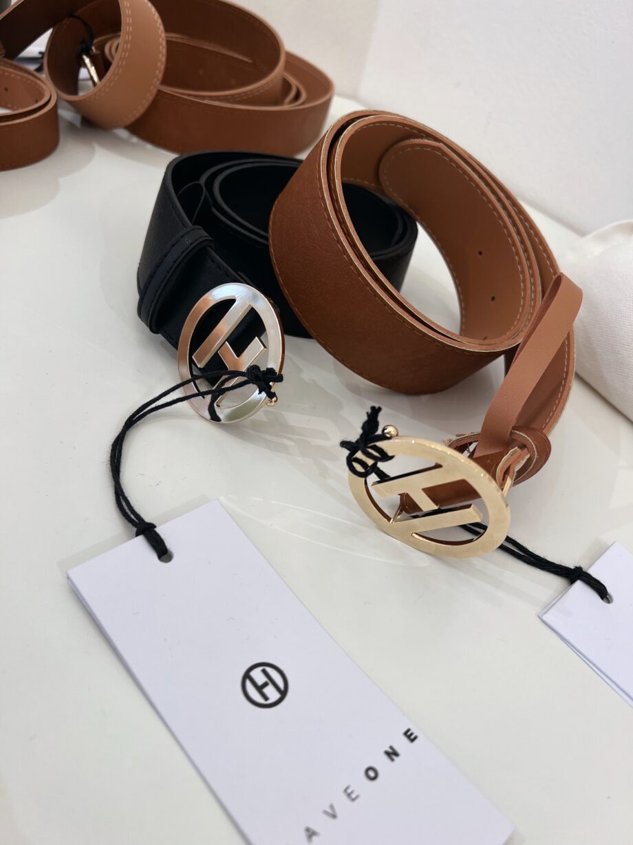 Shop Online Cintura marrone con fibbia logo dorata Have One
