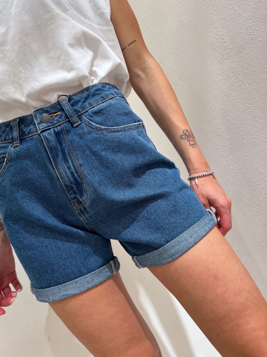 Shop Online Short in jeans scuro con rovescia Vero Moda