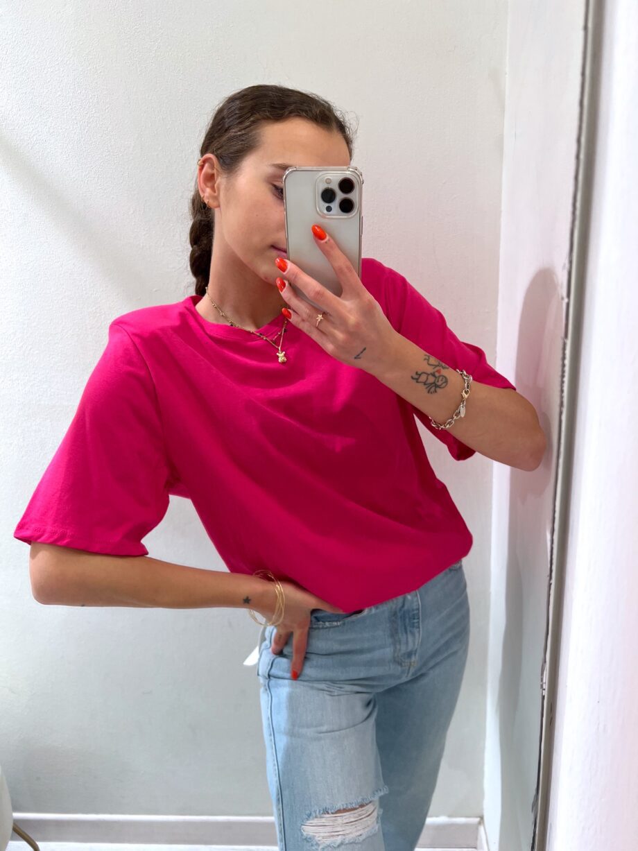 Shop Online T-shirt over con spalline fucsia Vicolo