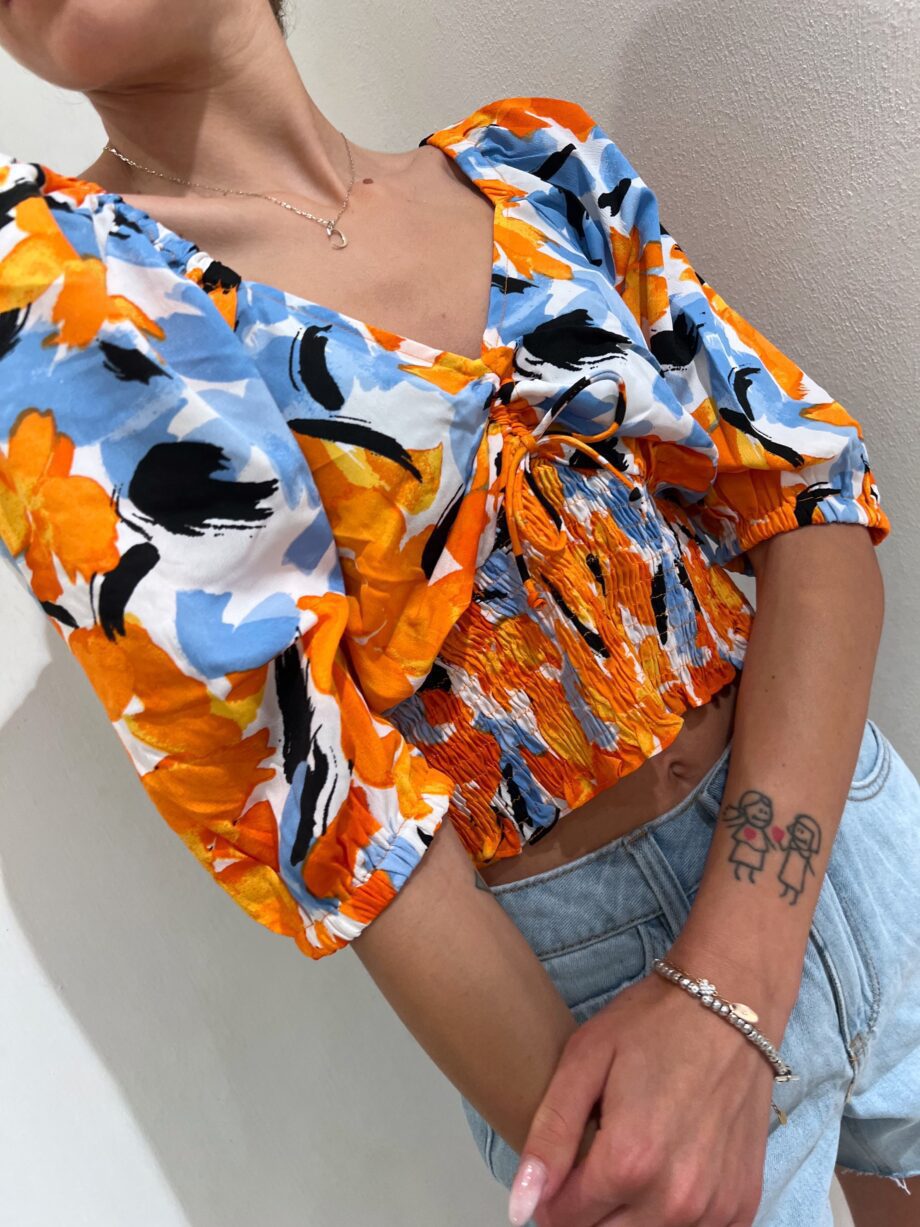 Shop Online Top crop a fiori arancio increspato Vero Moda