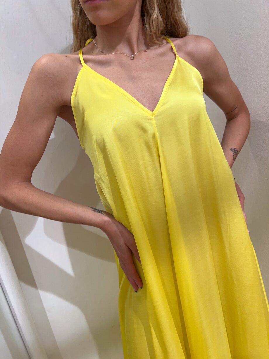 Shop Online Vestito lungo giallo in raso incrocio schiena Vicolo