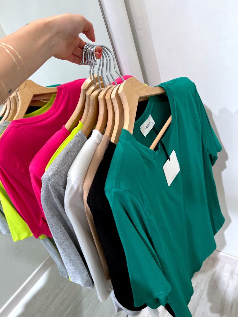 Shop Online T-shirt over con spalline verde Vicolo