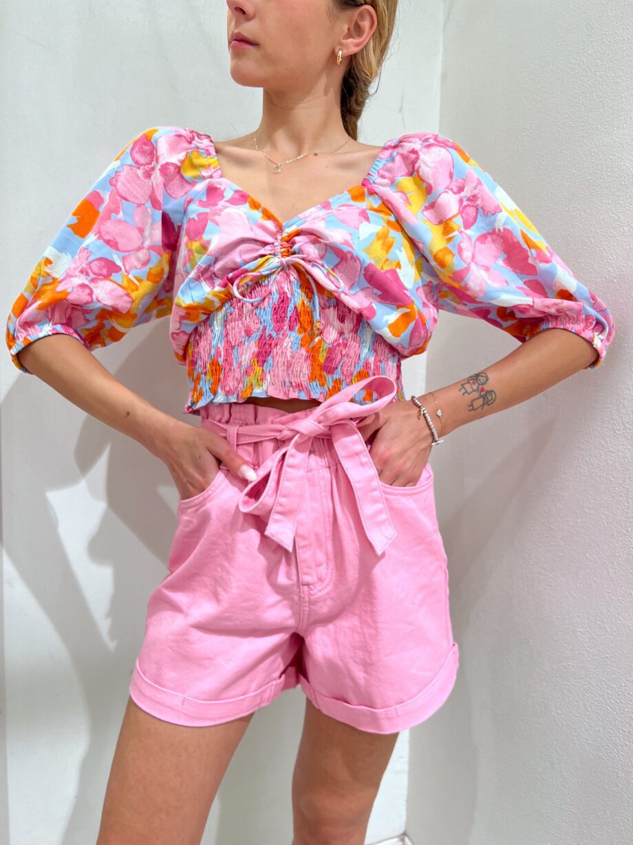 Shop Online Top crop a fiori rosa increspato Vero Moda