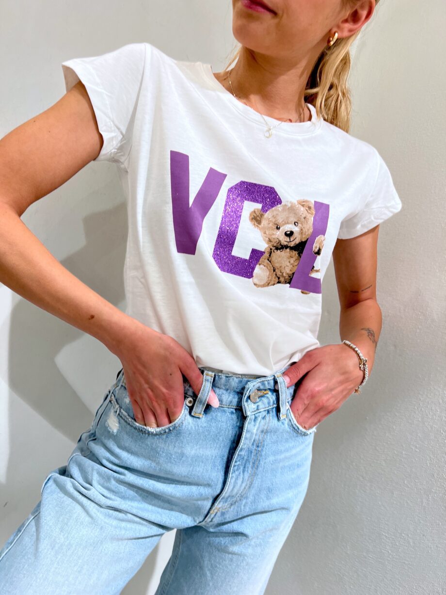 Shop Online T-shirt bianca con stampa VCL viola e orso Vicolo