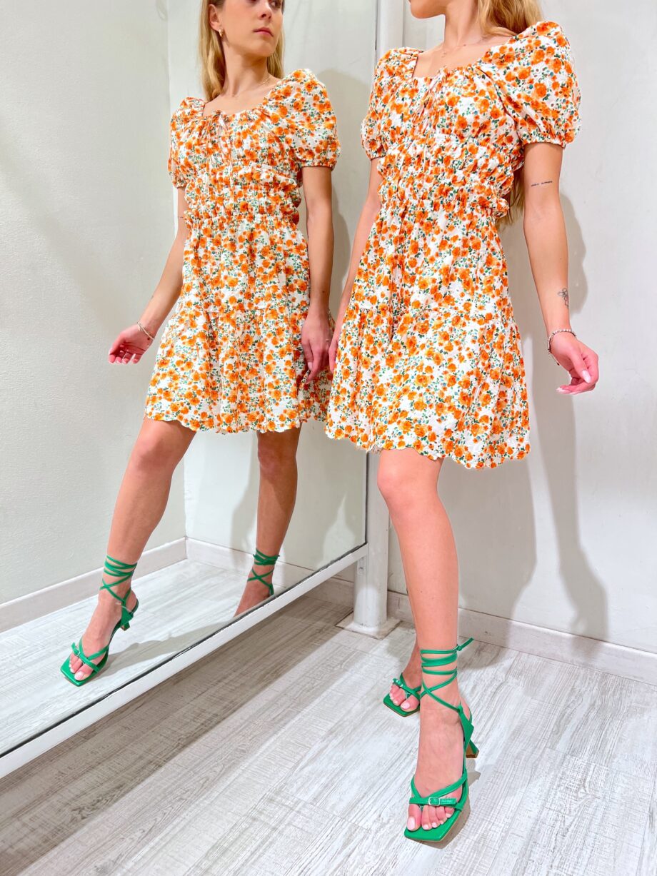 Shop Online Vestito corto a fiori arancio e verde Vicolo