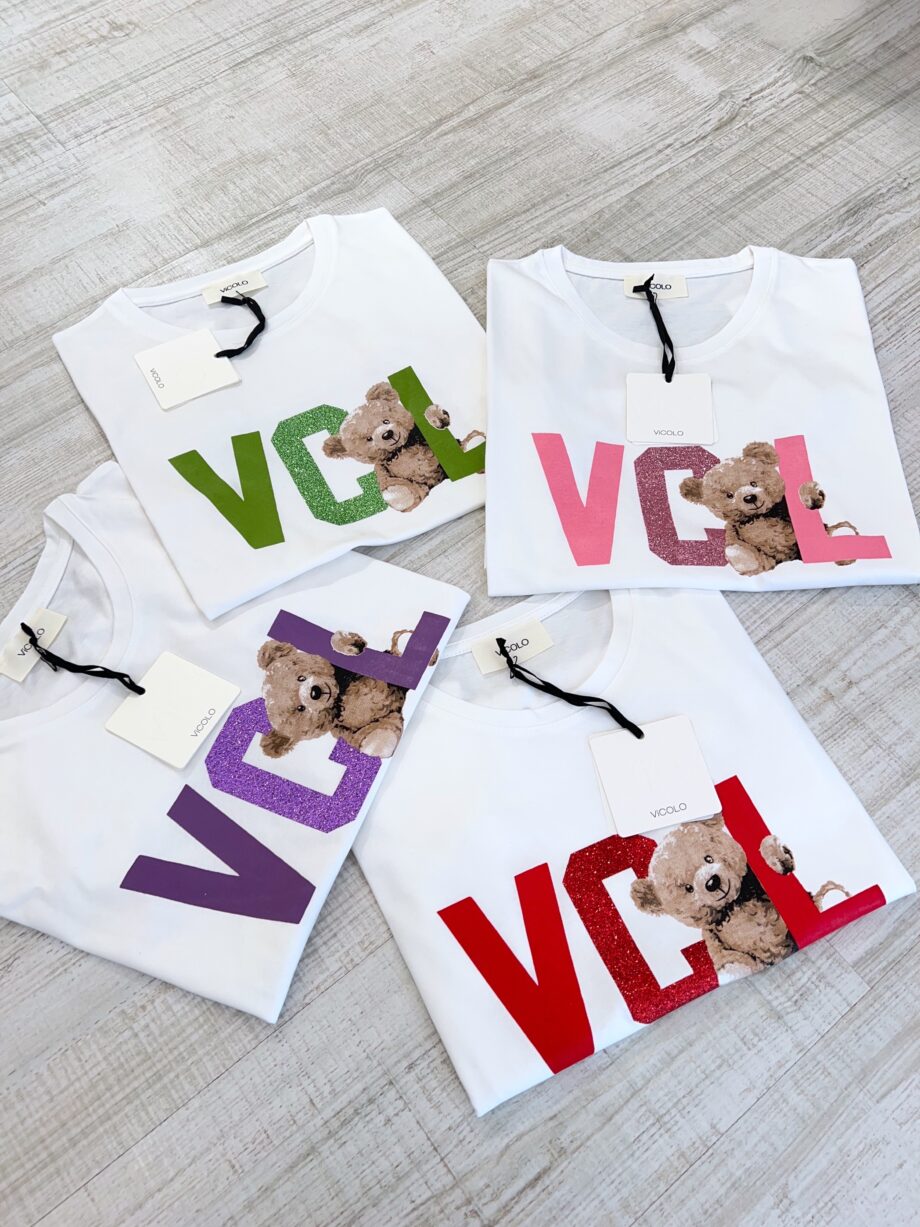 Shop Online T-shirt bianca con stampa VCL verde e orso Vicolo