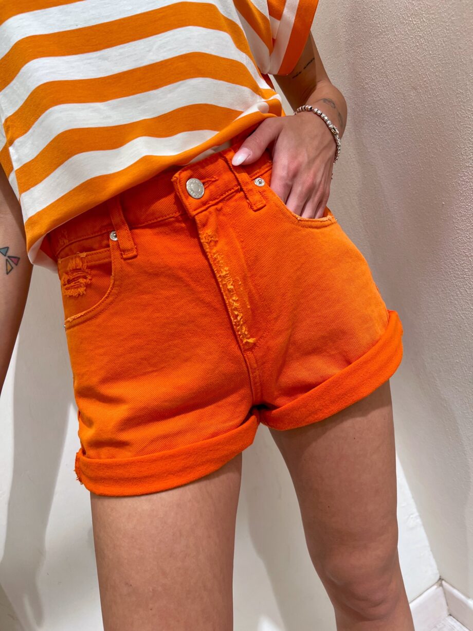 Shop Online Short in jeans arancio con rovescia Vicolo