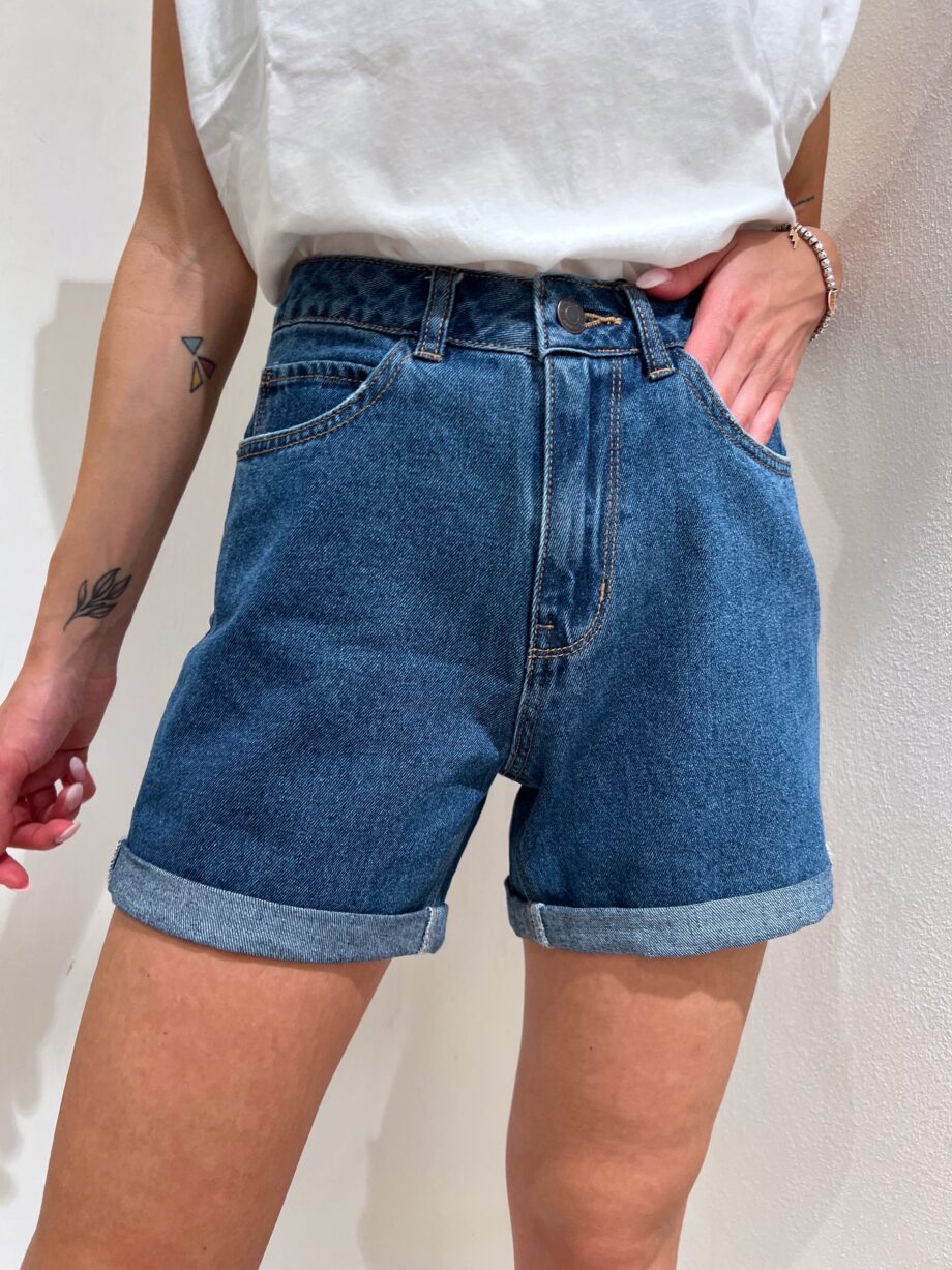 Shop Online Short in jeans scuro con rovescia Vero Moda