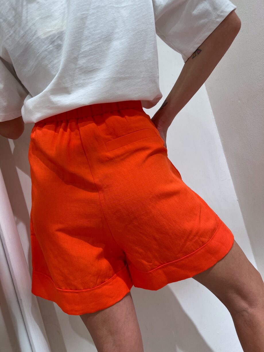 Shop Online Bermuda arancio in lino Vicolo