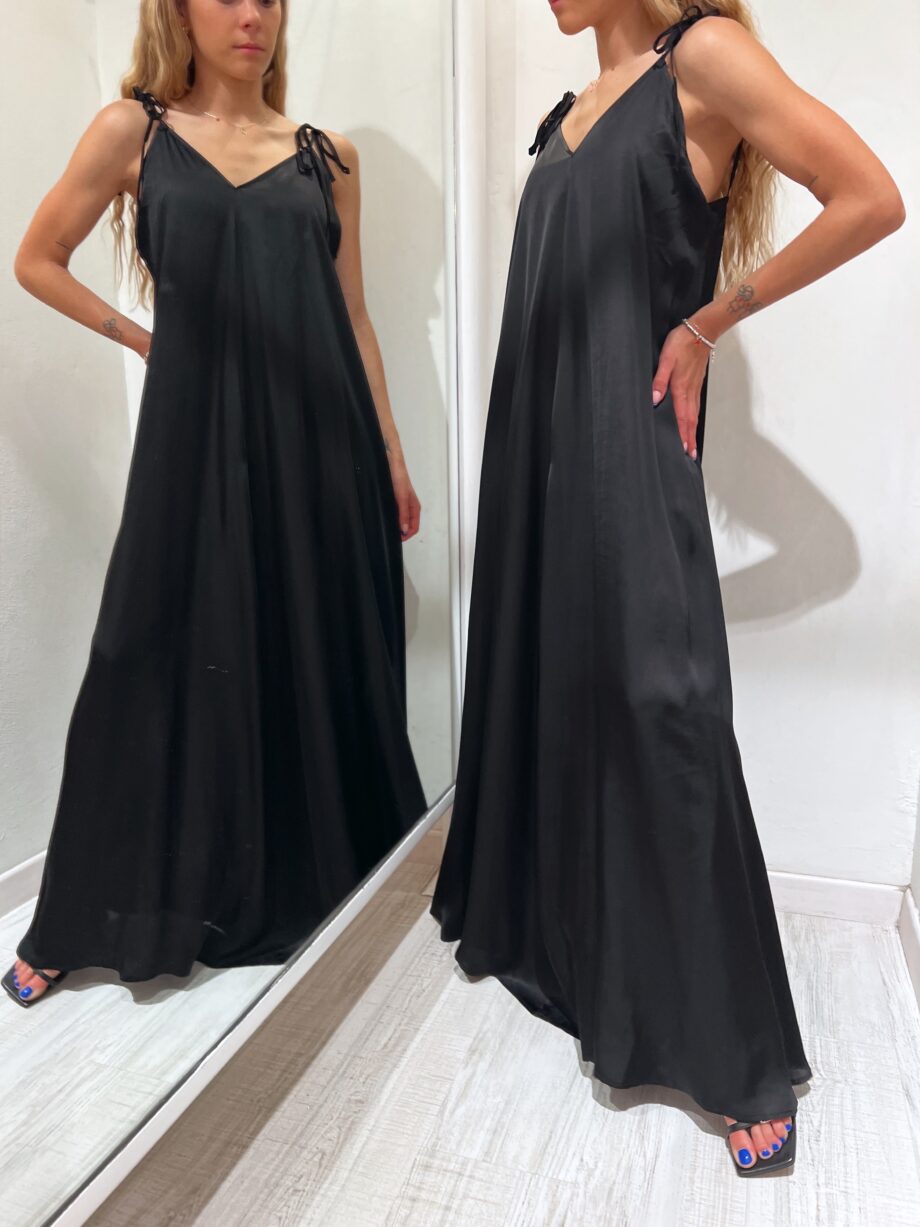 Shop Online Vestito lungo nero in raso incrocio schiena Vicolo