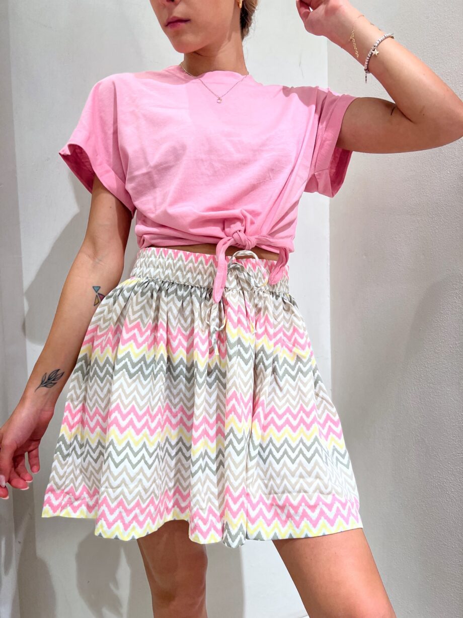 Shop Online Short volant fantasia rosa e giallo Vero Moda