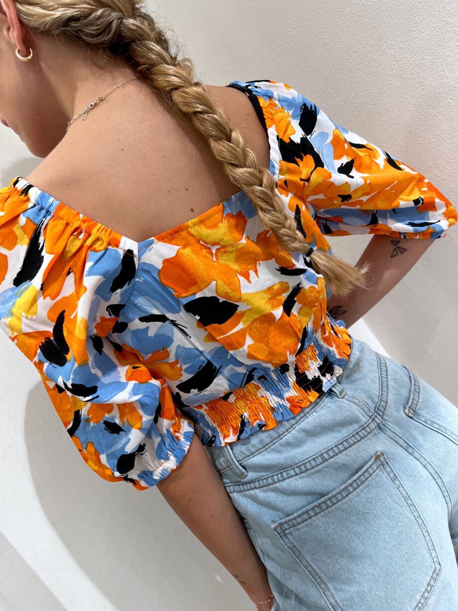 Shop Online Top crop a fiori arancio increspato Vero Moda