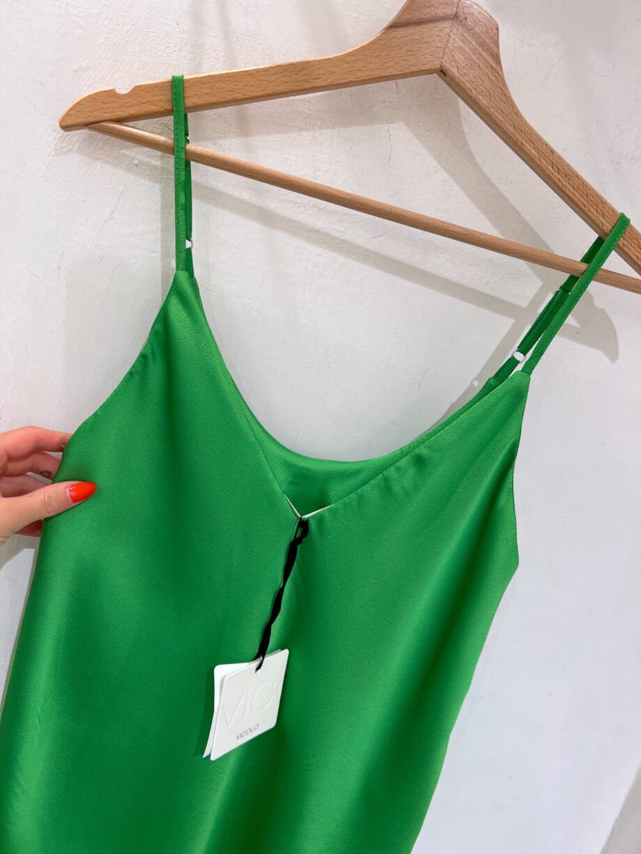 Shop Online Top in raso basic verde spalline sottili Vicolo