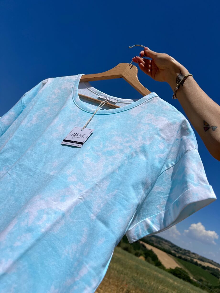 Shop Online T-shirt tie dye lunga azzurro chiaro HERE I AM