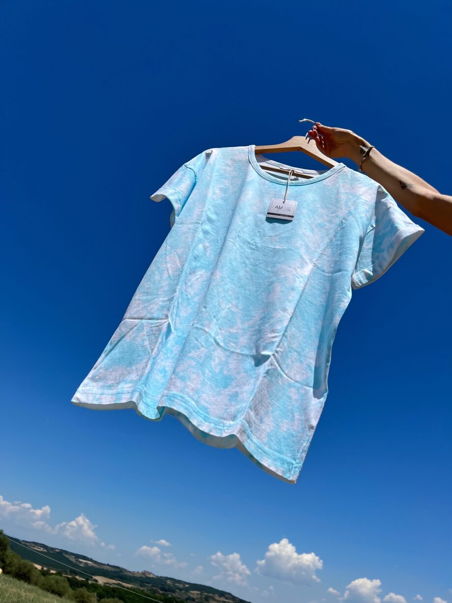 Shop Online T-shirt tie dye lunga azzurro chiaro HERE I AM