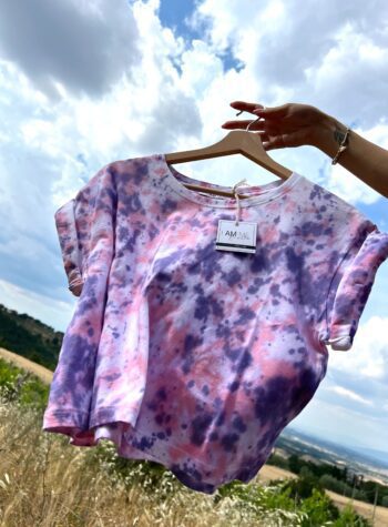 Shop Online T-shirt tie dye corta viola e rosa HERE I AM