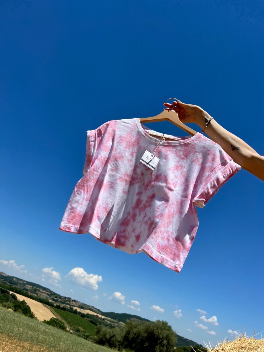 Shop Online T-shirt tie dye corta rosa HERE I AM