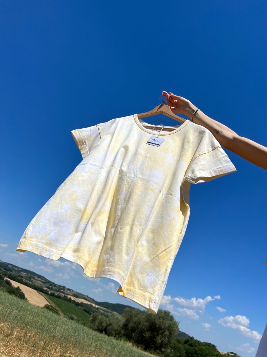 Shop Online T-shirt tie dye lunga gialla limone HERE I AM
