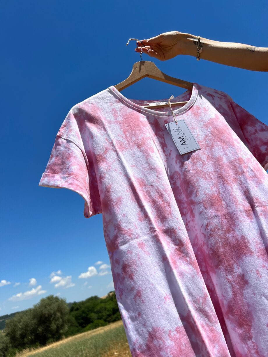 Shop Online T-shirt tie dye lunga rosa HERE I AM