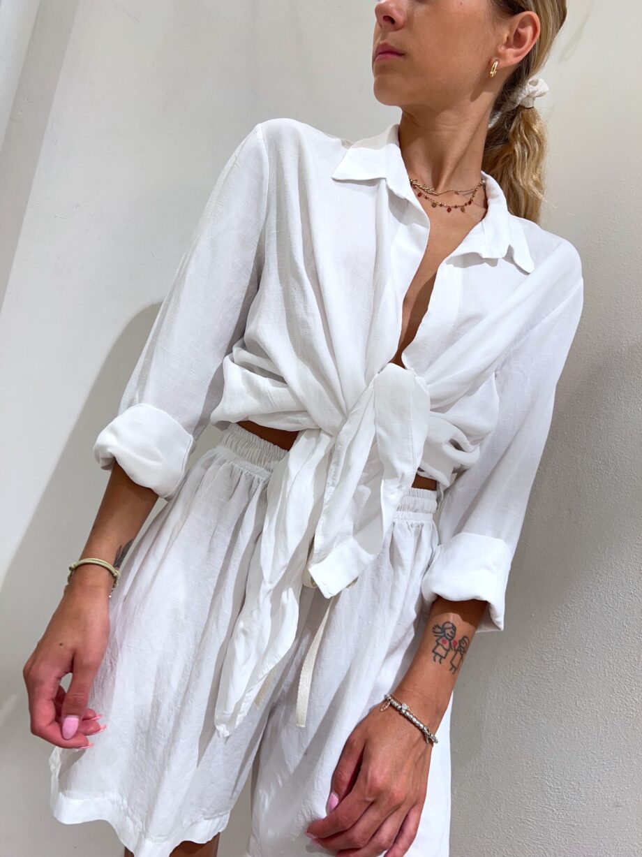 Shop Online Camicia in lino bianca con nodo Have One