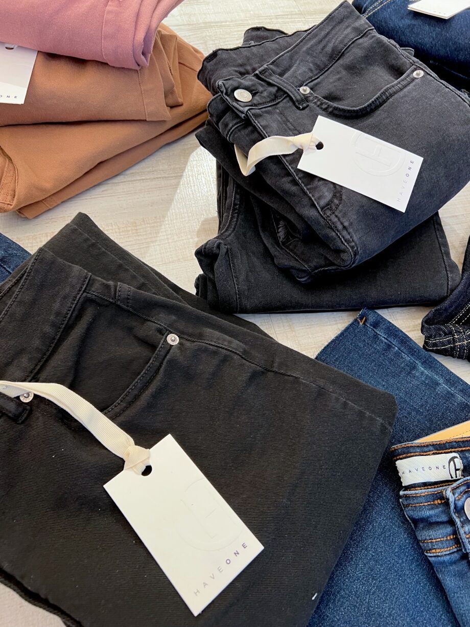 Shop Online jeans nero a zampetta sfrangiato Have One