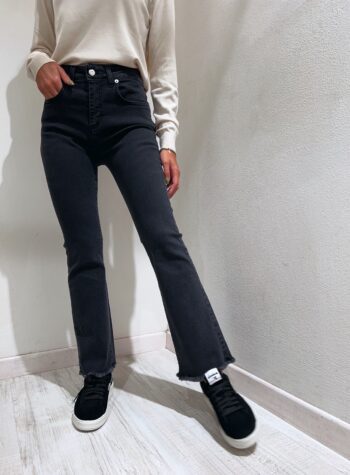 Shop Online jeans nero a zampetta sfrangiato Have One