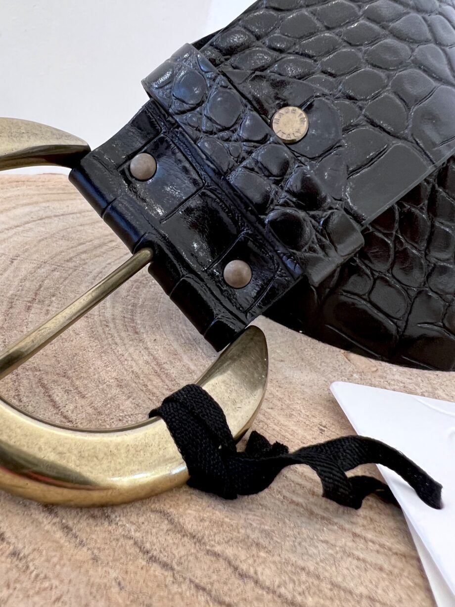 Shop Online Cintura nera effetto pitonato fibbia dorata Vicolo