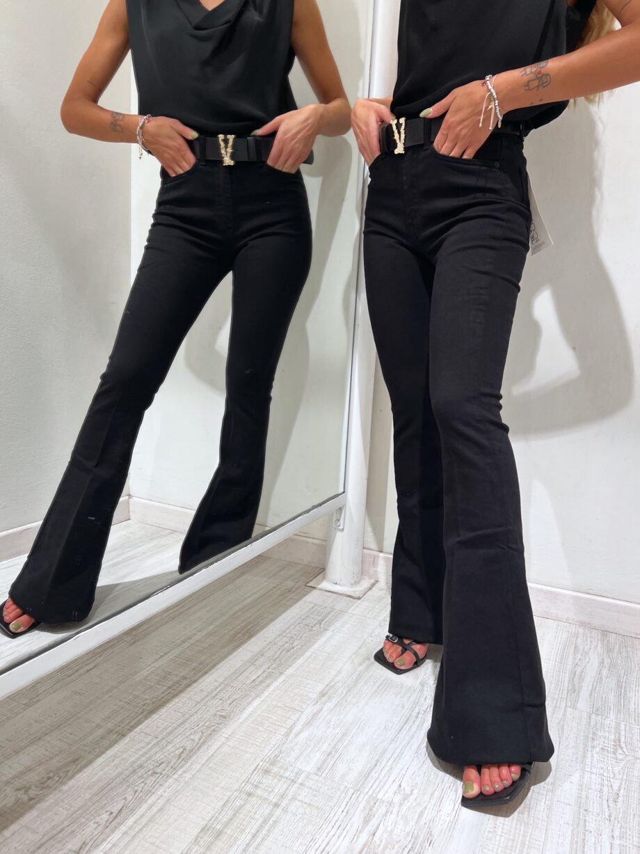 Shop Online Jeans Gisele flare a zampa nero Vicolo