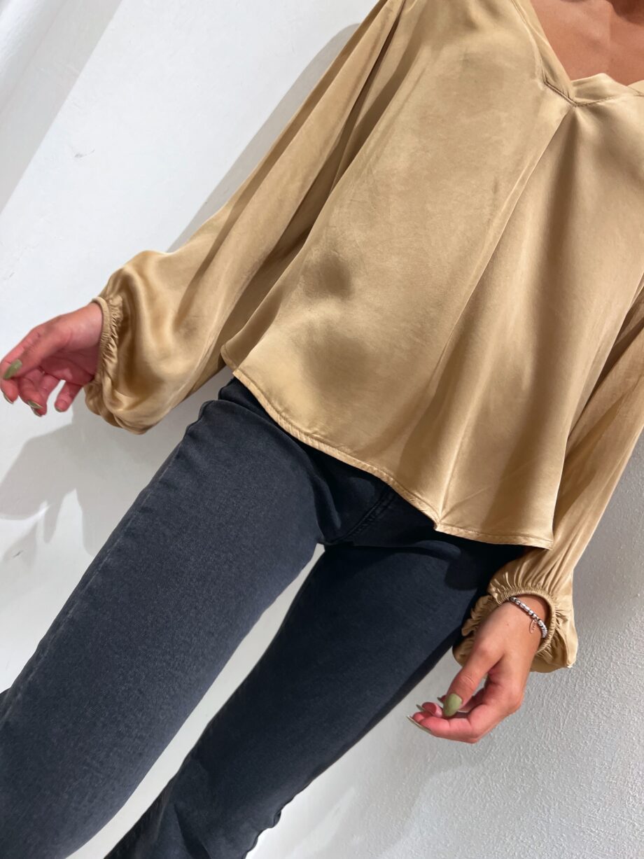 Shop Online Blusa beige maniche palloncino Have One