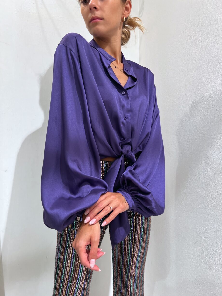 Shop Online Camicia in raso con nodo viola The Lulù