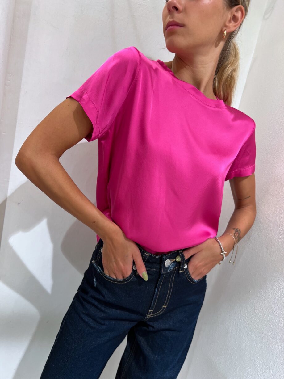 Shop Online T-shirt girocollo fucsia in viscosa Have One