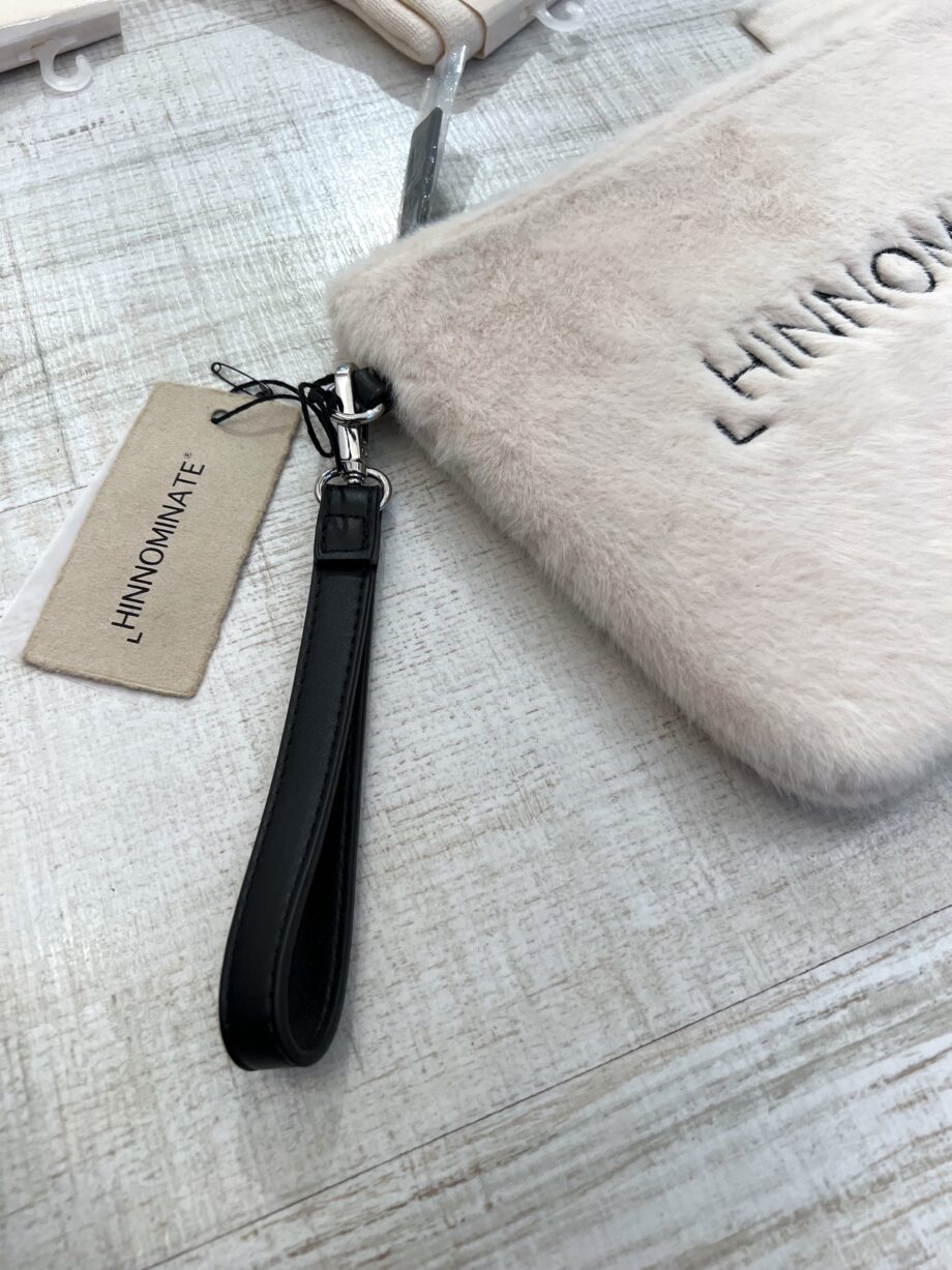 Shop Online Pochette panna con pelo e logo Hinnominate