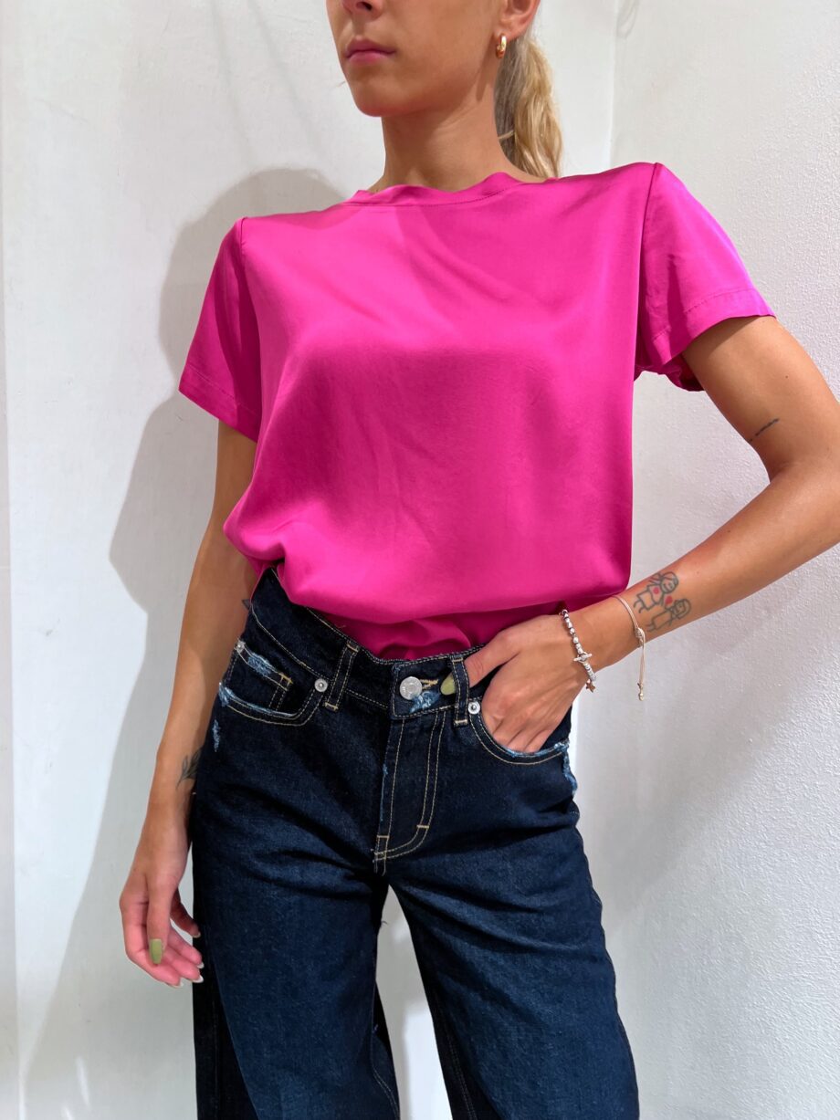 Shop Online T-shirt girocollo fucsia in viscosa Have One