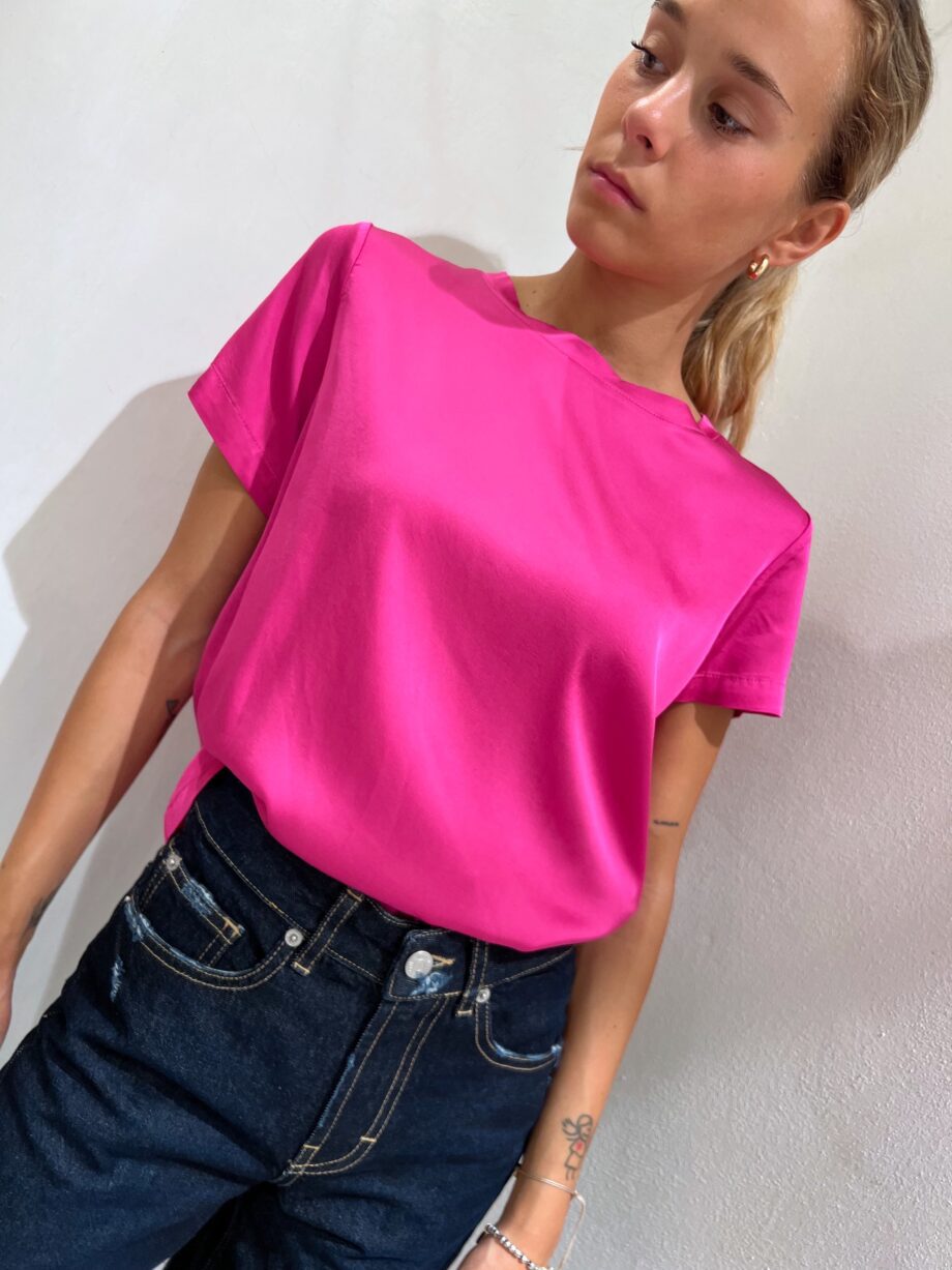 Shop Online T-shirt girocollo fucsia in viscosa Have One