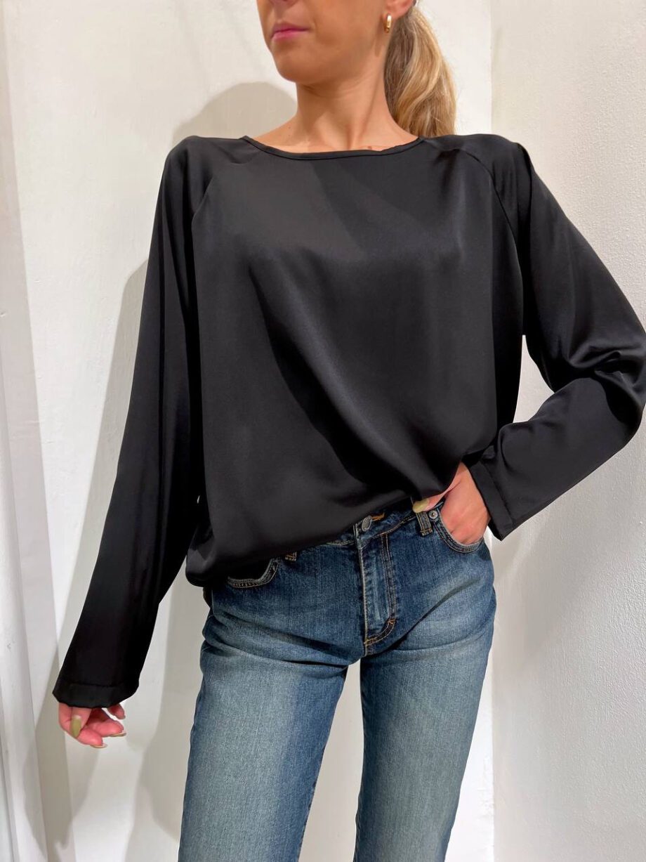 Shop Online Blusa girocollo in raso nera Souvenir