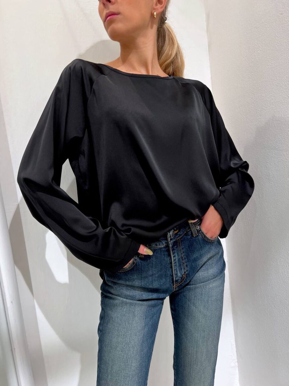 Shop Online Blusa girocollo in raso nera Souvenir