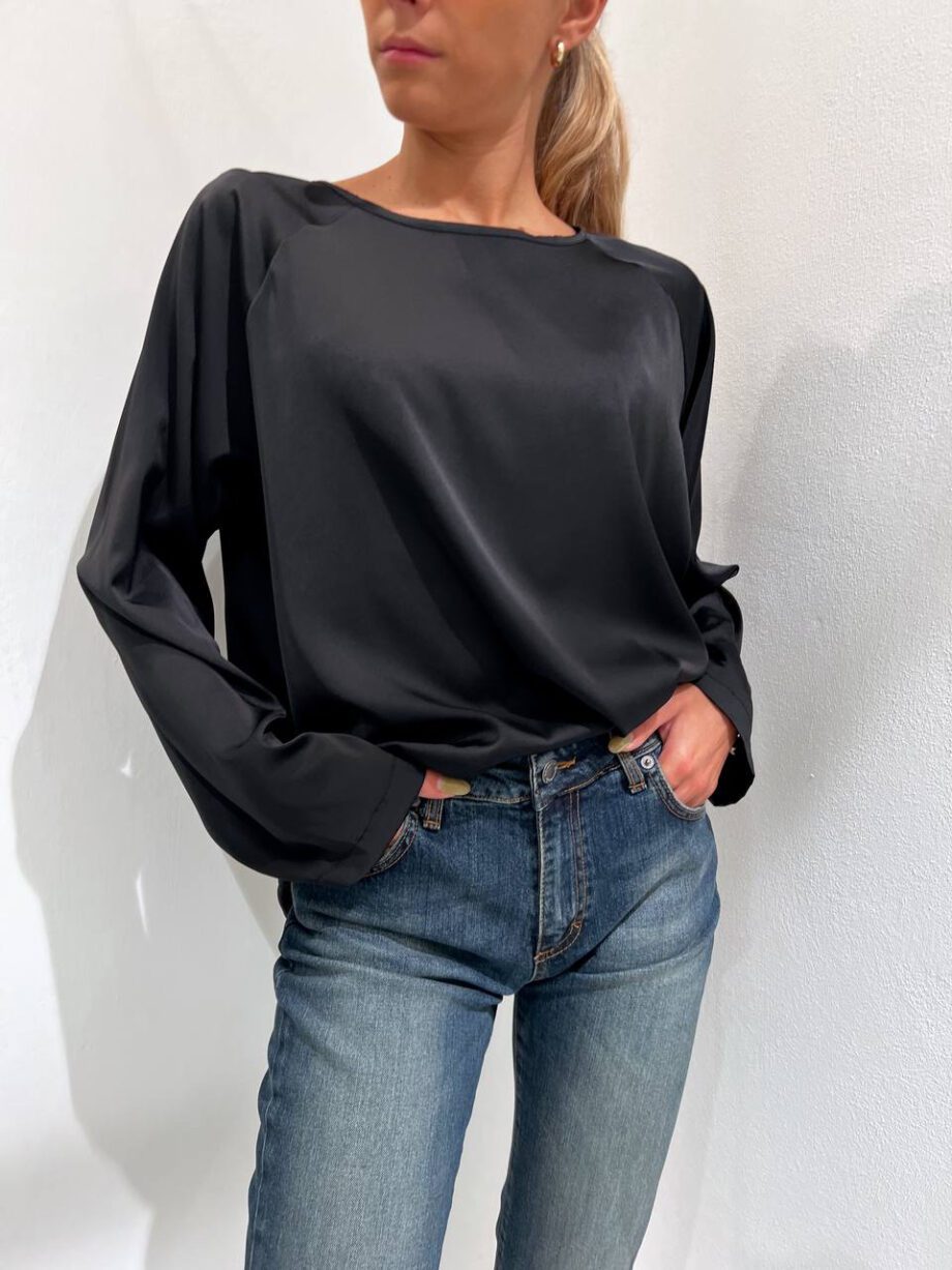 Shop Online Blusa girocollo in raso nera Souvenir